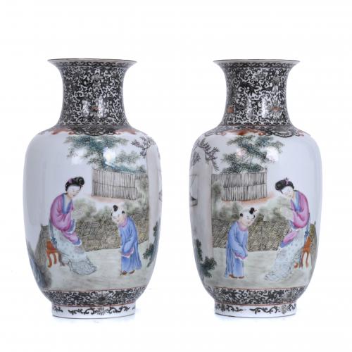 PAIR OF CHINESE REPUBLIC VASES, FIRST HALF OF THE 20TH CENTURY.