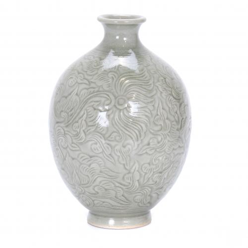 LATE 20TH CENTURY CHINESE SCHOOL. CELADON PORCELAIN VASE.