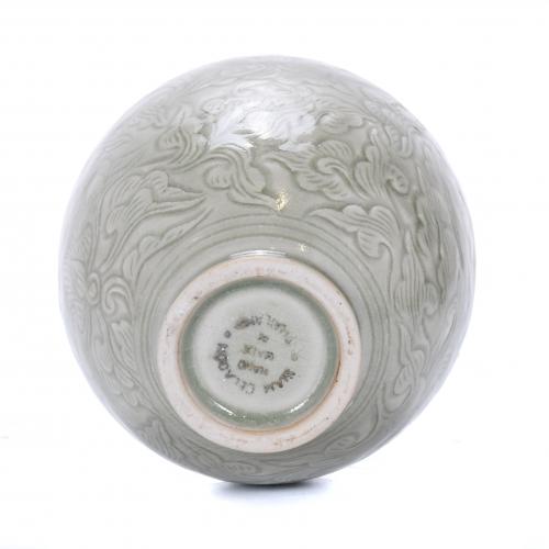 LATE 20TH CENTURY CHINESE SCHOOL. CELADON PORCELAIN VASE.