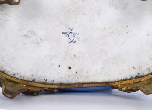 PORCELAIN AND BRONZE JEWELLERY BOX, SÈVRES STYLE, 20TH CENT