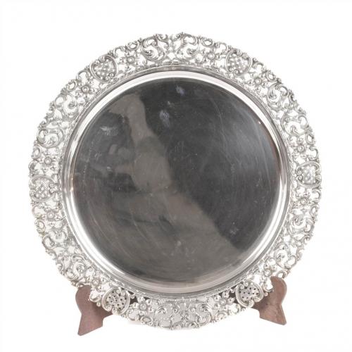 SILVER CENTREPIECE BY THE SILVERSMITH ORIOL FROM BARCELONA, SECOND HALF OF THE 20TH CENTURY. 