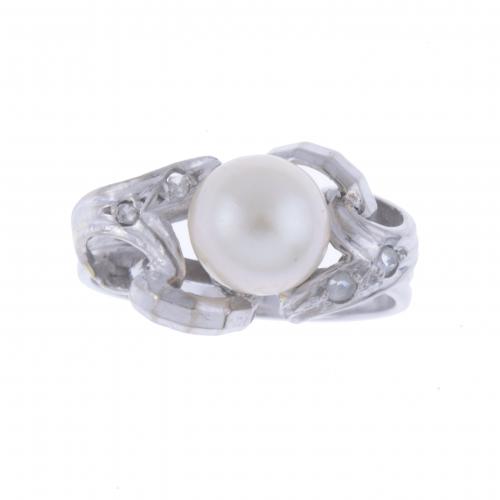 OLD RING WITH A PEARL.