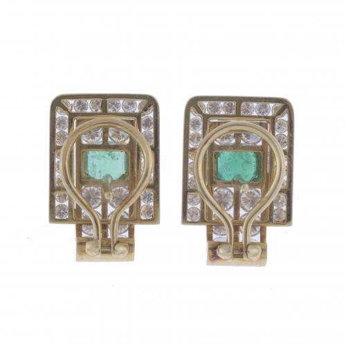 PENDIENTES CON ESMERALDA Y DIAMANTES.