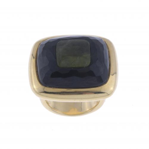 LARGE RING WITH ONYX AND PERIDOT.