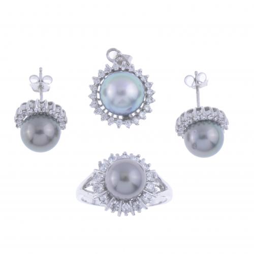 SET OF RING, EARRINGS AND PENDANT WITH TAHITI PEARL.