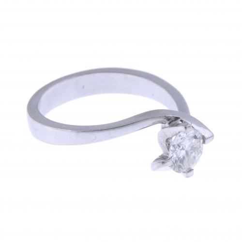 DIAMOND SOLITAIRE RING.