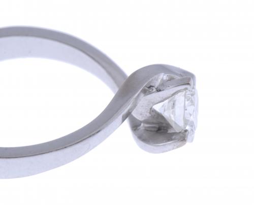 DIAMOND SOLITAIRE RING.