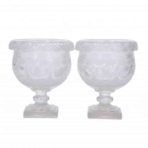 PAIR OF BACCARAT STYLE GLASS VASES, 20TH CENTURY.