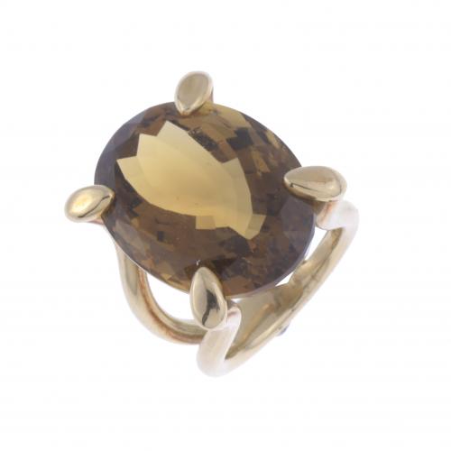 LARGE RING WITH QUARTZ.