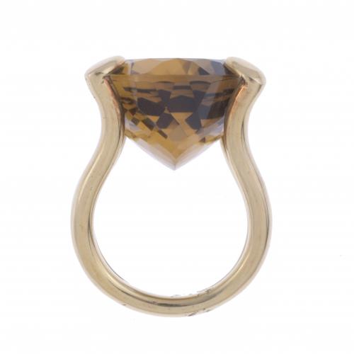 LARGE RING WITH QUARTZ.