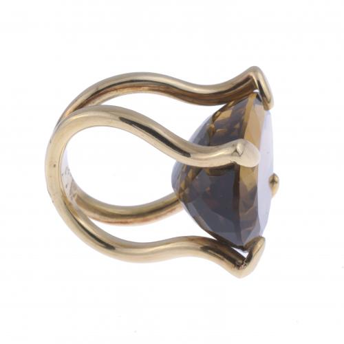 LARGE RING WITH QUARTZ.