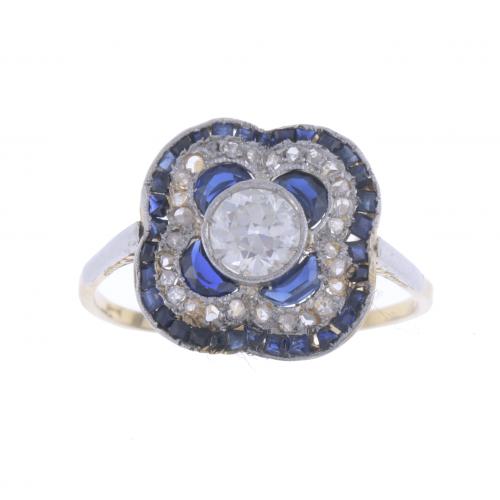 ART DÉCO RING WITH DIAMONDS AND SAPPHIRES.