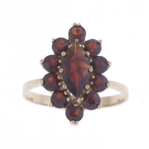 SHUTTLE RING WITH GARNETS.