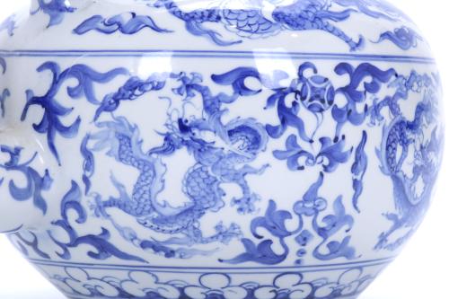 EARLY 20TH CENTURY CHINESE SCHOOL. LARGE TEAPOT AFTER MODEL