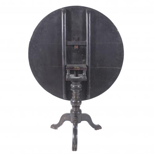 EDWARDIAN PERIOD TILT-TOP WITH CHINOISERIE.