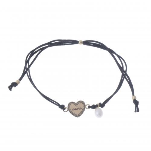 PULSERA EN MACRAMÉ CON CORAZÓN