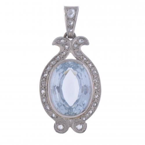 COLGANTE ESTILO BELLE ÉPOQUE CON ESPINELA Y DIAMANTES.