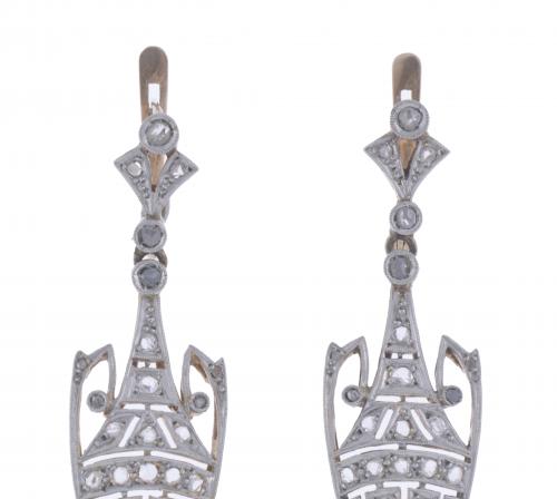 PENDIENTES LARGOS NOUCENTISTAS CON DIAMANTES.