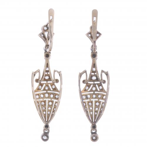 PENDIENTES LARGOS NOUCENTISTAS CON DIAMANTES.