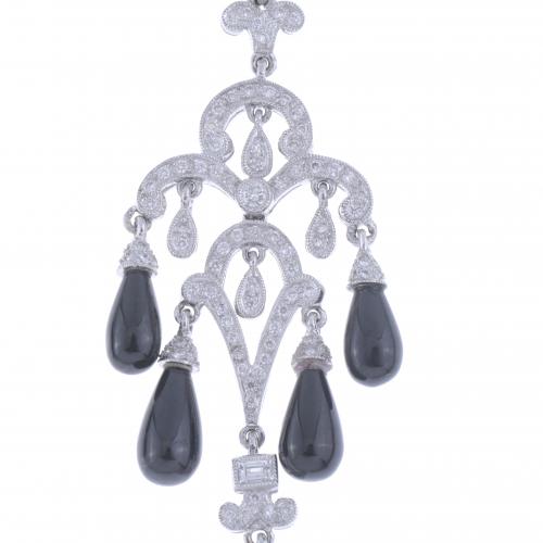 PENDIENTES GIRANDOLE CON DIAMANTES Y ÓNIX.