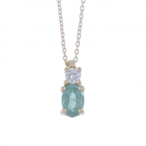 COLGANTE CON ESMERALDA Y DIAMANTE.