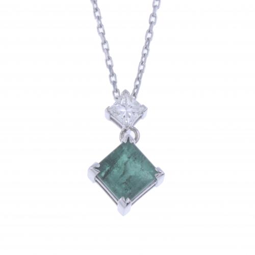 COLGANTE CON ESMERALDA Y DIAMANTE PRINCESA.