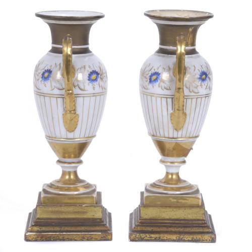PAIR OF FRENCH OLD PARIS PORCELAIN GOBLETS, 19TH CENTURY.