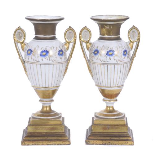 PAIR OF FRENCH OLD PARIS PORCELAIN GOBLETS, 19TH CENTURY.