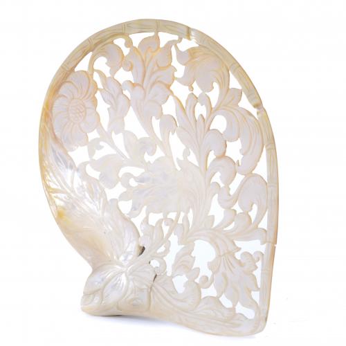 MOTHER-OF-PEARL CARVING, FIRST HALF OF THE 20TH CENTURY.