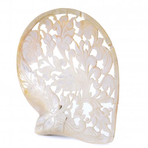 MOTHER-OF-PEARL CARVING, FIRST HALF OF THE 20TH CENTURY.