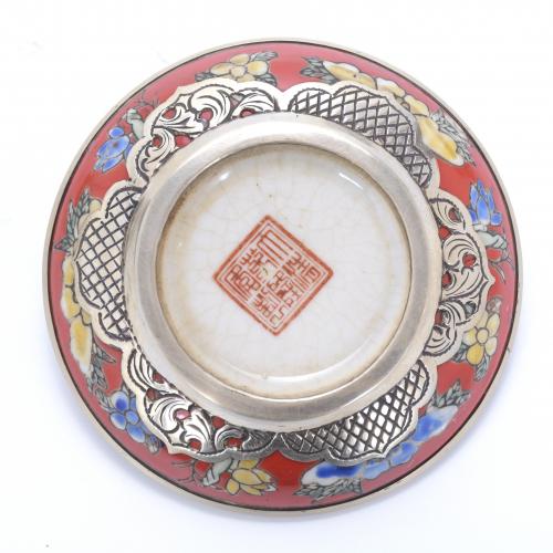 CHINESE SCHOOL, REPUBLIC PERIOD. PORCELAIN AND BRONZE BOX.