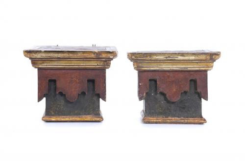 PAIR OF PROBABLY CASTILIAN CORBELS, EARLY 17TH CENTURY