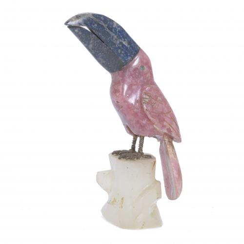 PROBABLY BRAZILIAN SMALL PARROT IN HARD STONE, SECOND HALF OF THE 20TH CENTURY.