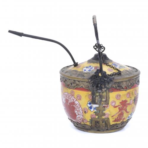 CHINESE OPIUM POT, 20TH CENTURY.