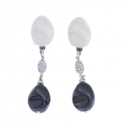 AGATE AND DIAMONDS LONG EARRINGS.
