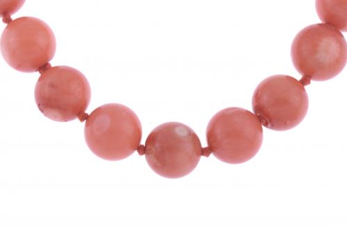 EXTRA LONG CORAL BEADS NECKLACE.