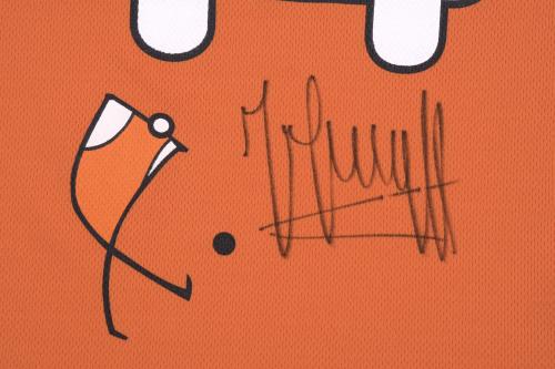 SIGNED T-SHIRT OF THANKS FROM THE CRUYFF FOUNDATION, 2005