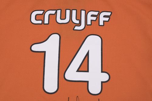 SIGNED T-SHIRT OF THANKS FROM THE CRUYFF FOUNDATION, 2005