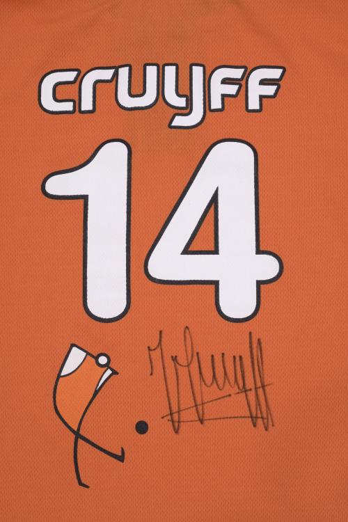 SIGNED T-SHIRT OF THANKS FROM THE CRUYFF FOUNDATION, 2005