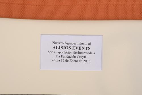 SIGNED T-SHIRT OF THANKS FROM THE CRUYFF FOUNDATION, 2005