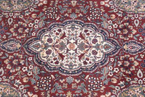 PERSIAN CARPET, LATE 20TH CENTURY.