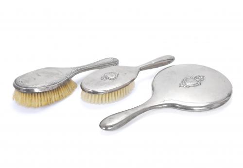 VANITY SET IN CARVED GLASS AND SILVER, MID 20TH CENTURY.