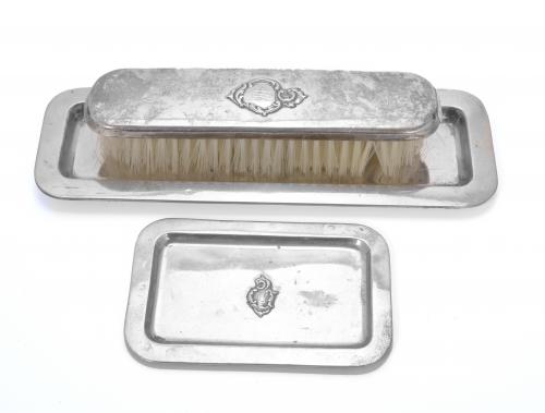 VANITY SET IN CARVED GLASS AND SILVER, MID 20TH CENTURY.