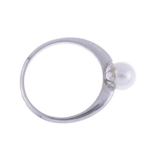 RING WITH A SMALL PEARL.