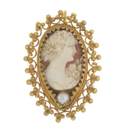 PENDANT WITH CAMEO.