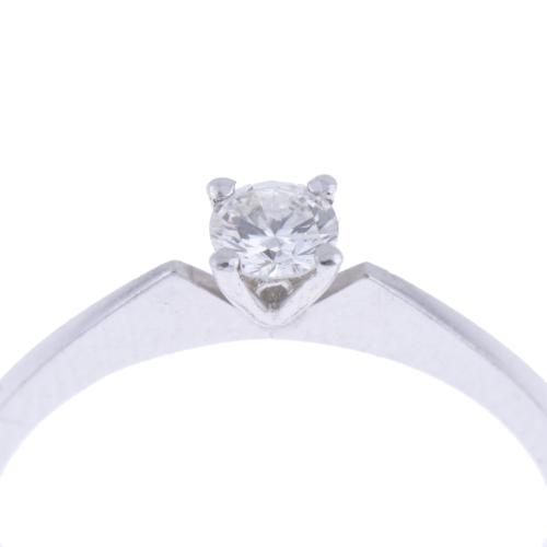 DIAMOND SOLITAIRE RING.