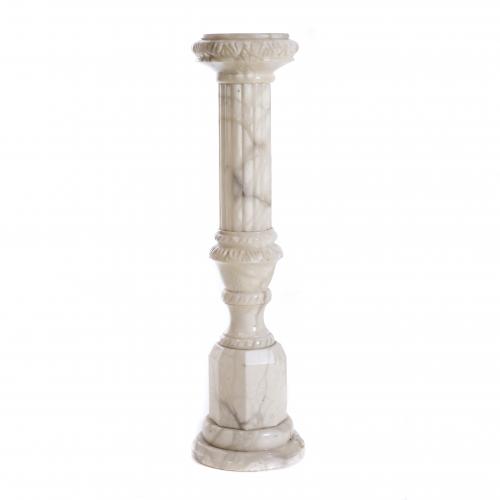 Polylobed alabaster column.