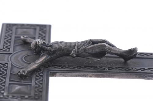 CROSS PENDANT, CIRCA 1930.