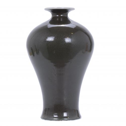 CHINESE VASE, MID 20TH CENTURY.