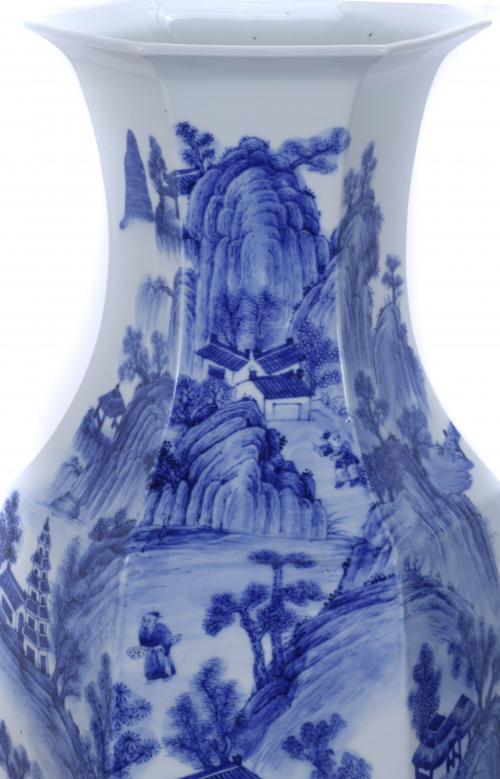 PAIR OF VASES, LATE QING DYNASTY. CIRCA 1890-1900.